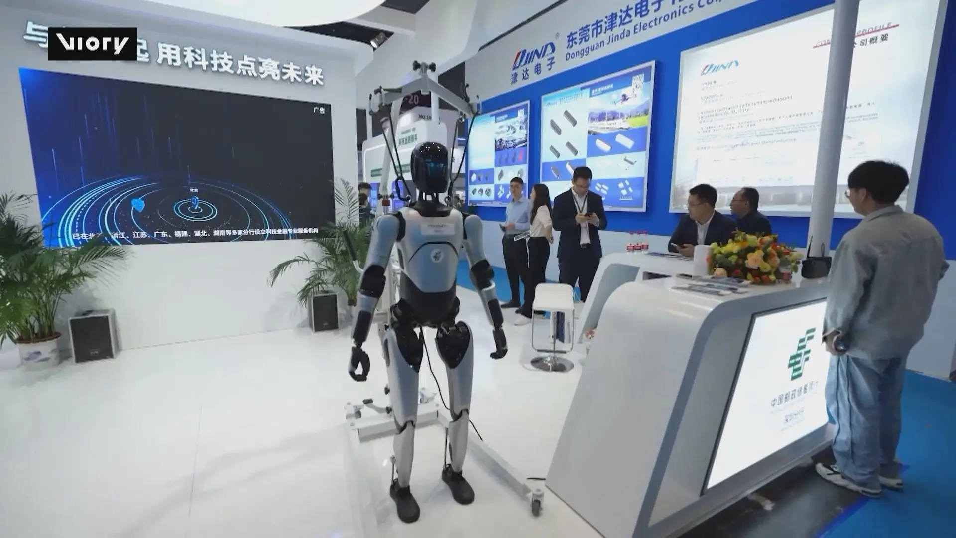 Trung Quốc giới thiệu công nghệ robot tiên tiến ứng dụng AI